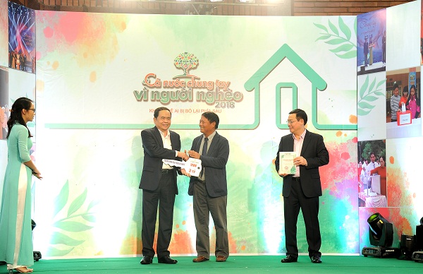 VNPT ủng hộ 5 tỷ đồng cho Chương trình chung tay vì người nghèo 2018